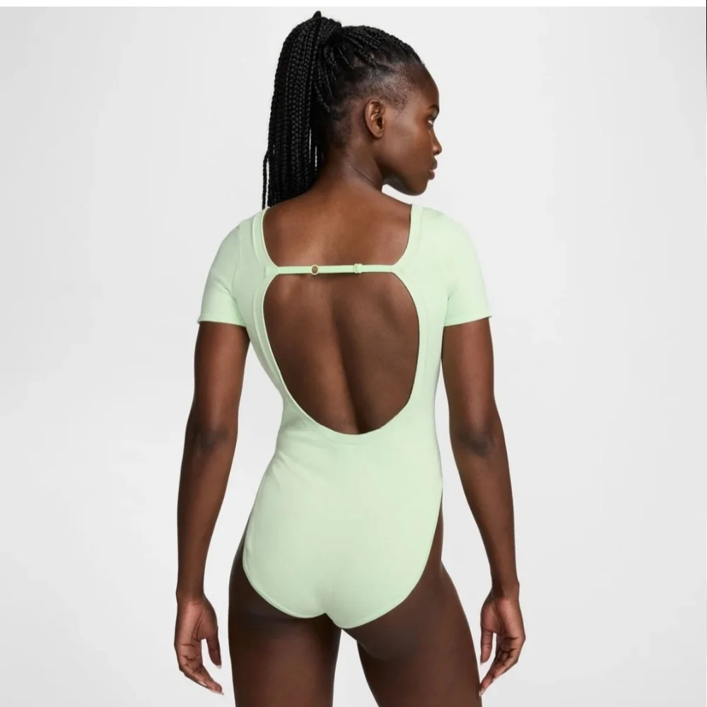 Nike Nsw Chill Knit Ss Bodysuit In Green Size Small